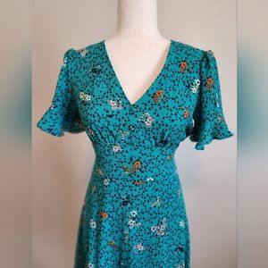 Flirty & feminine dress, small, button detail, rouched back, dainty sleeves